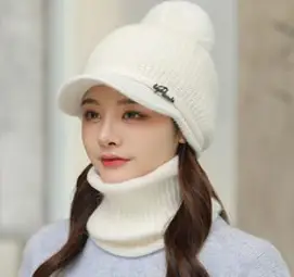 엘마운틴 G로고 방울 니트 챙모자 겨울 여성 방한모자 산책 운동 골프 등산 패션을 겸비한 털모자